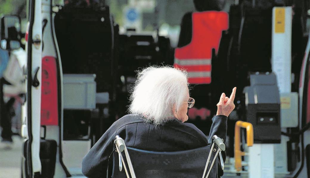 Wer bei einem Konflikt in der Heimbetreuung im Alter oder bei einer Behinderung Unterstützung braucht, kann die Dienste der Ombudsstelle Alter und Behinderung (Osab) annehmen. Die Anlaufstelle gewährt einen niederschwelligen und kostenlosen Zugang zu fachlicher Unterstützung.  Wer bei einem Konflikt in der Heimbetreuung im Alter oder bei einer Behinderung Unterstützung braucht, kann die Dienste der Ombudsstelle Alter und Behinderung (Osab) annehmen. Die Anlaufstelle gewährt einen niederschwelligen und kostenlosen Zugang zu fachlicher Unterstützung.