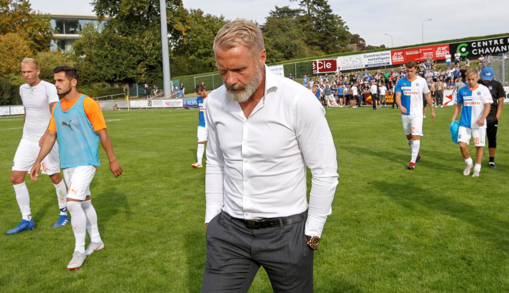 Der damalige GC-Trainer Thorsten Fink und seine Spieler trotten im September 2018 nach der 1:3-Cupblamage gegen Stade Nyonnais enttäuscht vom Platz.