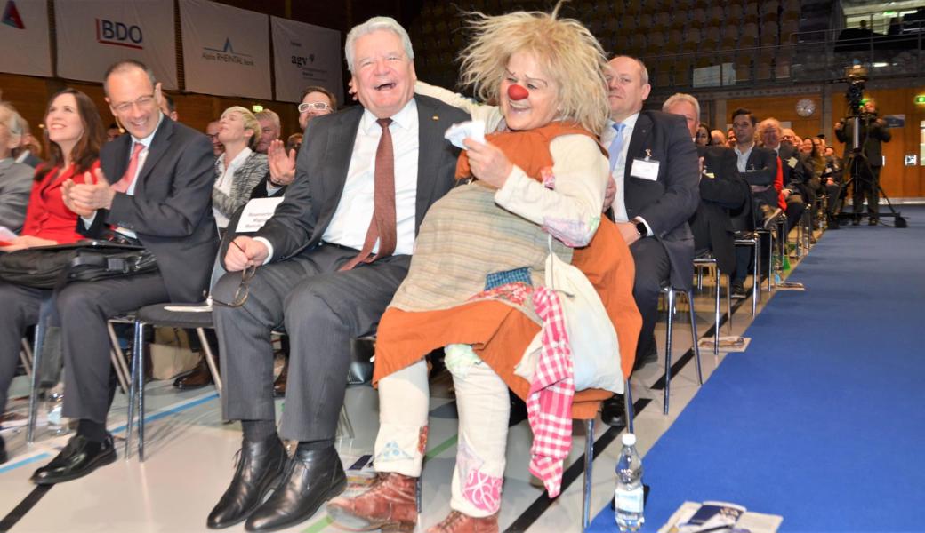 Gardi Hutter und der frühere deutsche Bundespräsident Joachim Gauck am Rheintaler Wirtschaftsforum im Januar 2019.