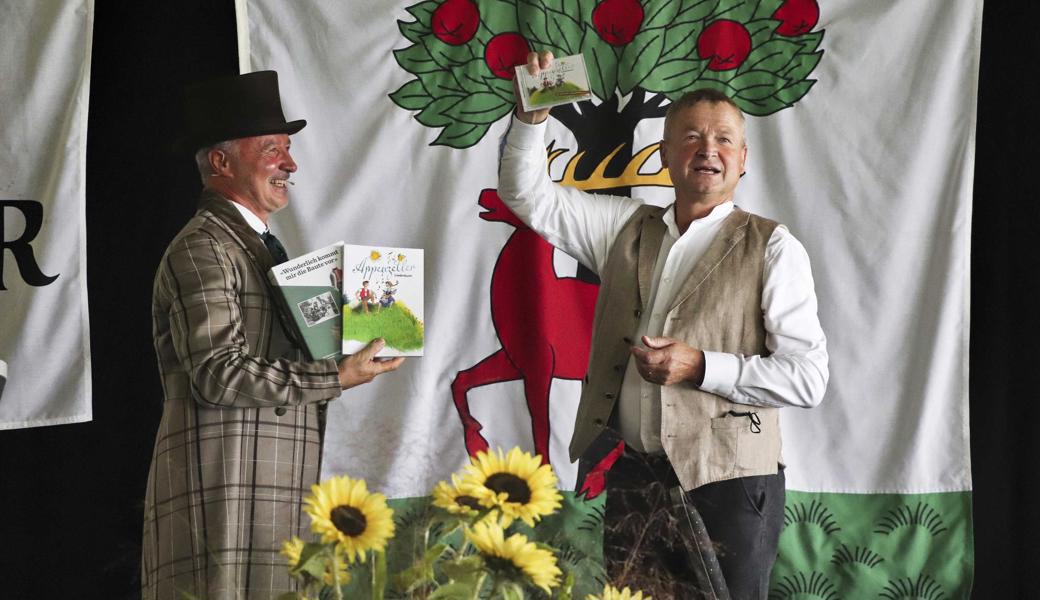 Regierungsrat Alfred Stricker (rechts) überbrachte viele Geschenke.