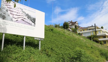 Kein Bau in Sicht trotz Visieren: Warum die Stangen dennoch in den Himmel ragen