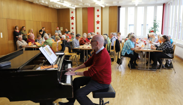 Adventliche Klänge und heitere Geschichten begeistern