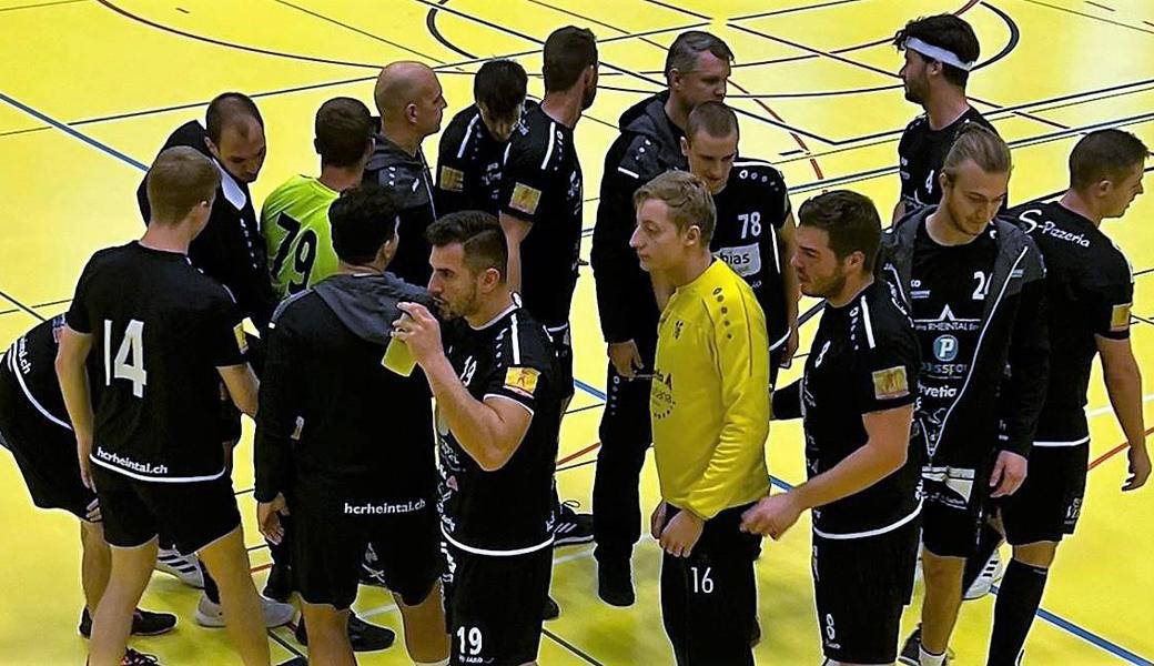 Die Rheintaler Handballer feiern ihren dritten Heimsieg.