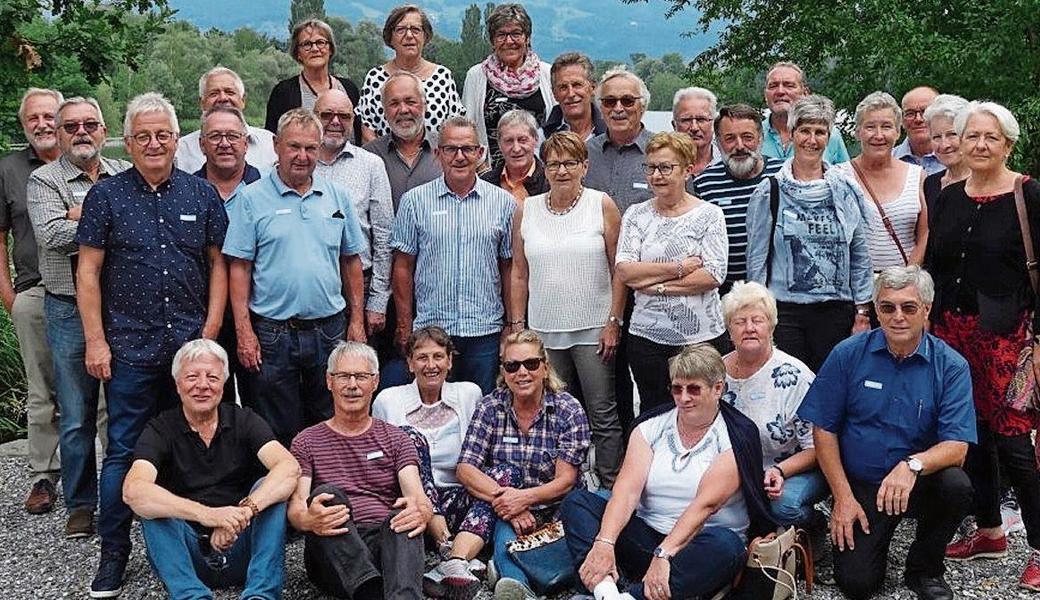 Gruppenfoto der 66-Jährigen auf dem geschichtsträchtigen Rohr in Diepoldsau. 