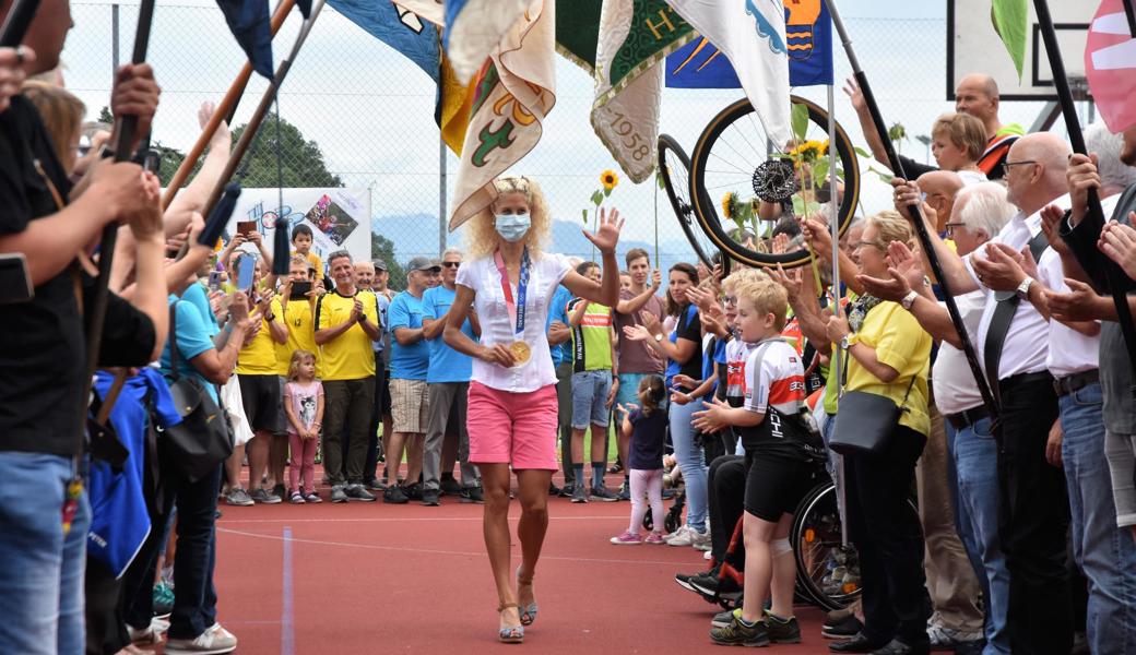 Vereine aus Thal und Goldach stehen Spalier für die Olympiasiegerin.