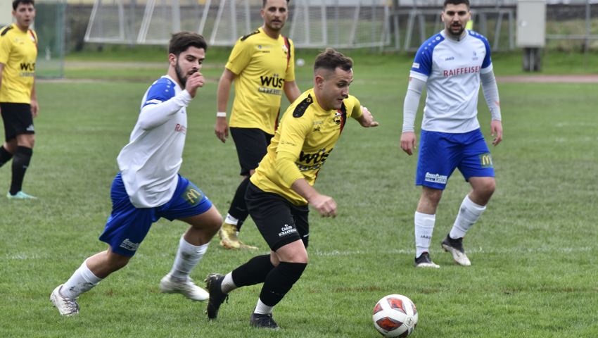 Altstätten (mit Stürmer Adis Hujdur, am Ball) will nach dem Sieg in St.Margrethen auch gegen den Leader punkten.