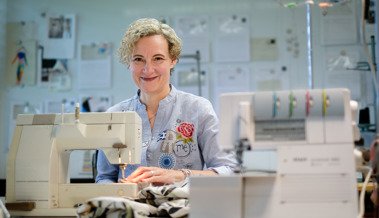 Vom Kindheitstraum zum Beruf: Manuela Eggenberger fertigt in ihrem Atelier individuelle Lieblingsstücke