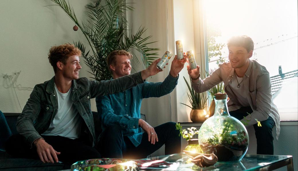 Andri, Gabriel und Ayko sind die Gründer von Sparklys. Andri, Gabriel und Ayko sind die Gründer von Sparklys.