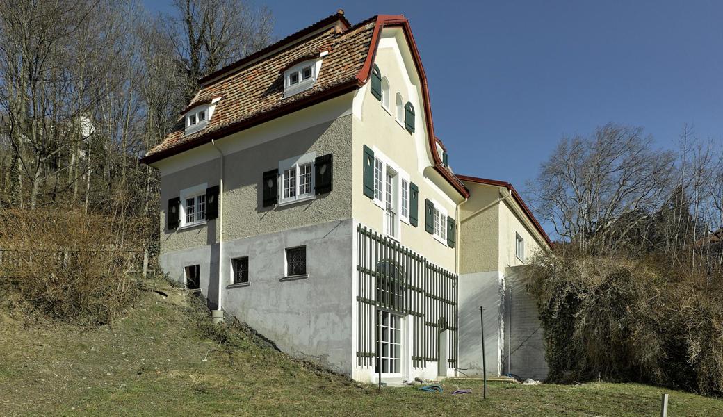 Im Pförtnerhaus wohnte früher der Chauffeur des Schlossbesitzers.