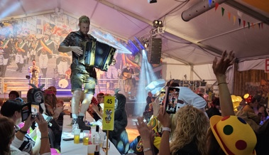 Fasnachtfreitag: Party der Röllelibutzen mit Show und Musik