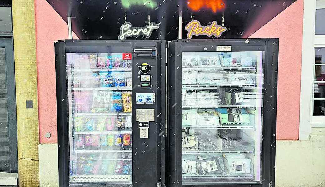 Der Secret-Packs-Automat stand mehrere Wochen am Hafenbahnhof in Rorschach. Nun suchen die Betreiber einen neuen Platz für ihn.