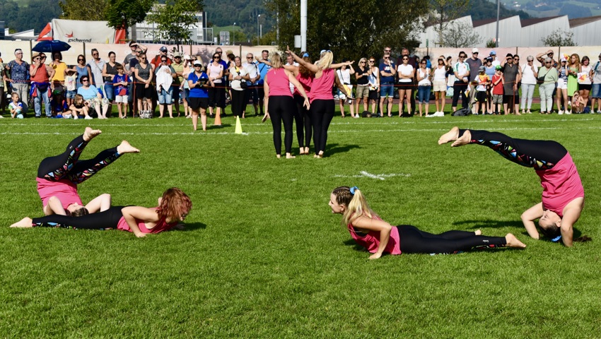 Auch die Darbietungen im Freien waren ein Publikumsmagnet. Die Helferinnen und Helfer garantierten deren reibungsloser Ablauf.