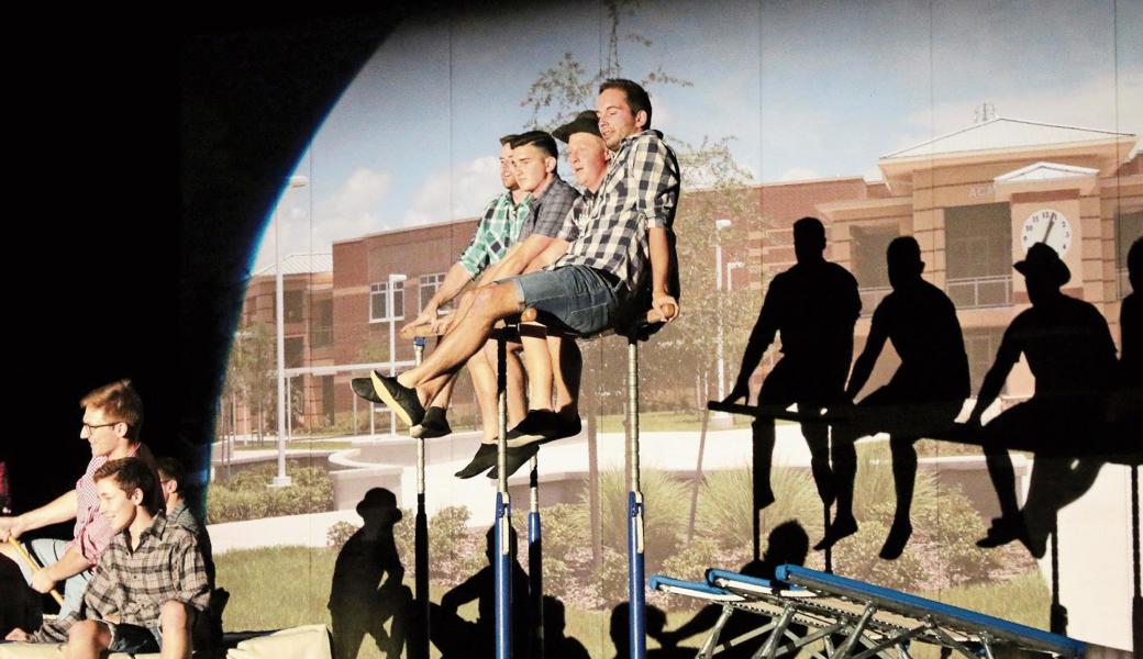 Die KTV-Turner und Präsident Patrick Dietsche (rechts) erhielten viel Applaus für die gelungenen Unterhaltungsabende. 