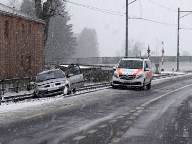 Wintereinbruch: Im Schneegestöber aufs Gleis des Gaiserbähnli gerutscht