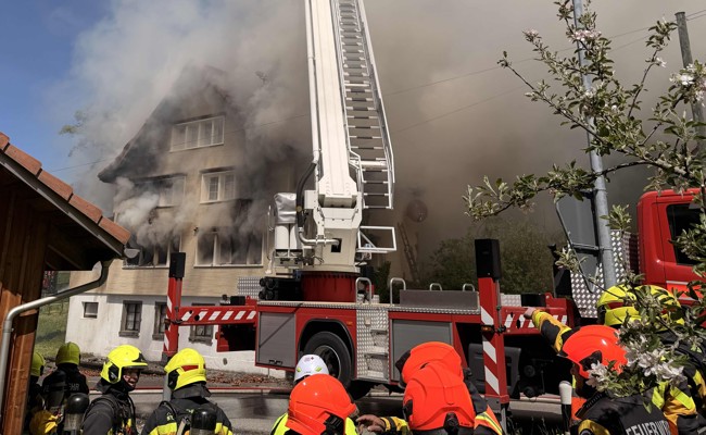 Vollbrand in Einfamilienhaus – keine Verletzten, aber hoher Sachschaden