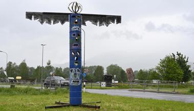 Kuspis Skulptur hat Asyl gefunden - auf dem Nachbargrundstück