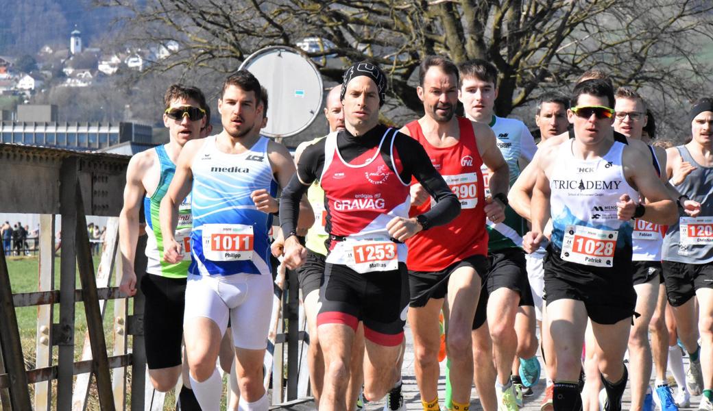 Der Widnauer Mathias Nüesch (3.v.l.) lief im Halbmarathon auf den 20. Rang.