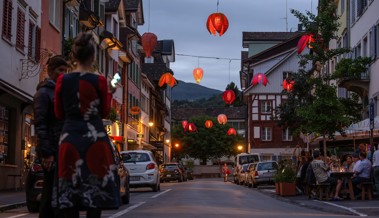 Die Obergasse blüht auf: Neue Beleuchtung verbreitet warmes Licht
