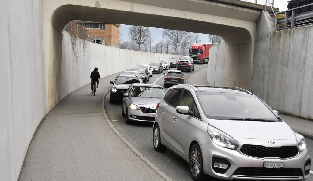 Zwei Staus treffen ausgerechnet vor einer Baustelle mit Einbahnverkehr aufeinander