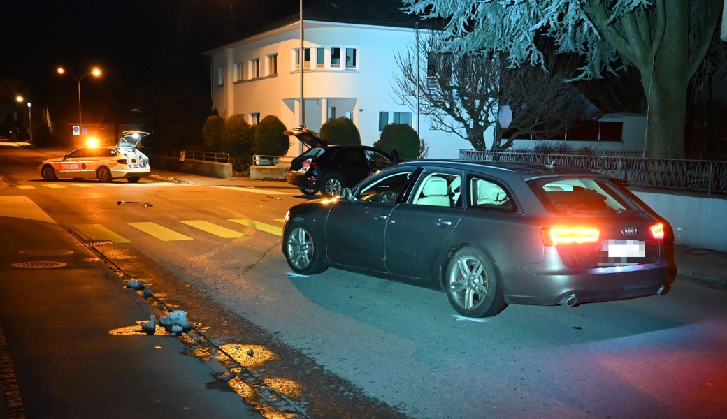 24-jährige Autofahrerin nach Zusammenstoss auf Kreuzung ins Spital gebracht