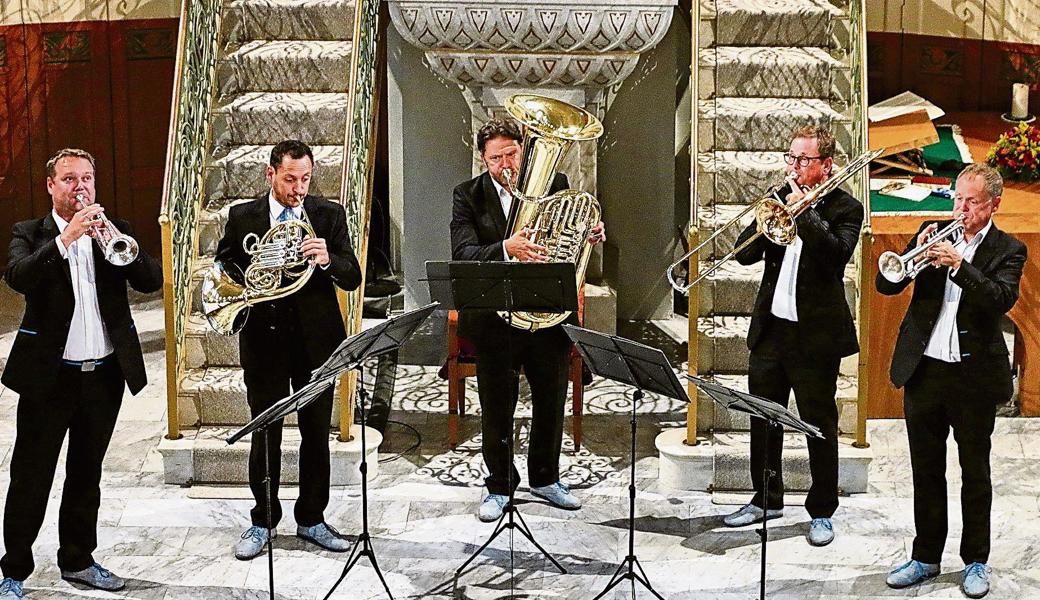 Sonus Brass interpretierten Kompositionen aus vier Jahrhunderten, von links: Attila Krako (Trompete), Andreas Schuchter (Horn), Harald Schele (Tuba), Wolfgang Bilgeri (Posaune) und Stefan Dünser (Trompete).