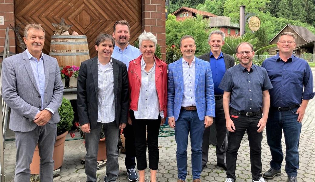 Die Kandidierenden der FDP Berneck (von links): Christian Siegrist, Karl Steger, Ivo Eggenberger, Annemarie Keel, Bruno Seelos, Laszlo Arato, Markus Forster und Markus Dierauer.