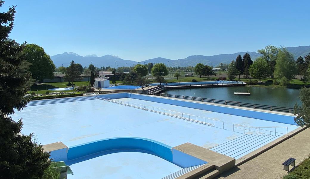 Die Becken im Freibad Widnau bleiben bis zum Bundesratsentscheid leer.