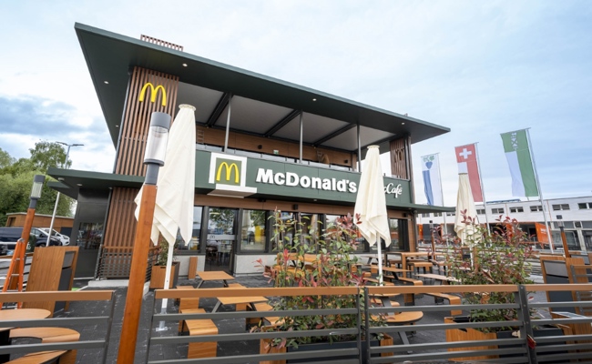 Mc Donald's sammelt allen Abfall wieder ein