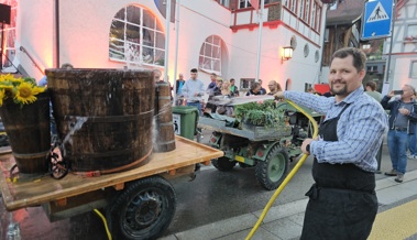 Anstossen auf ein halbes Jahrhundert Torkelfest in Berneck