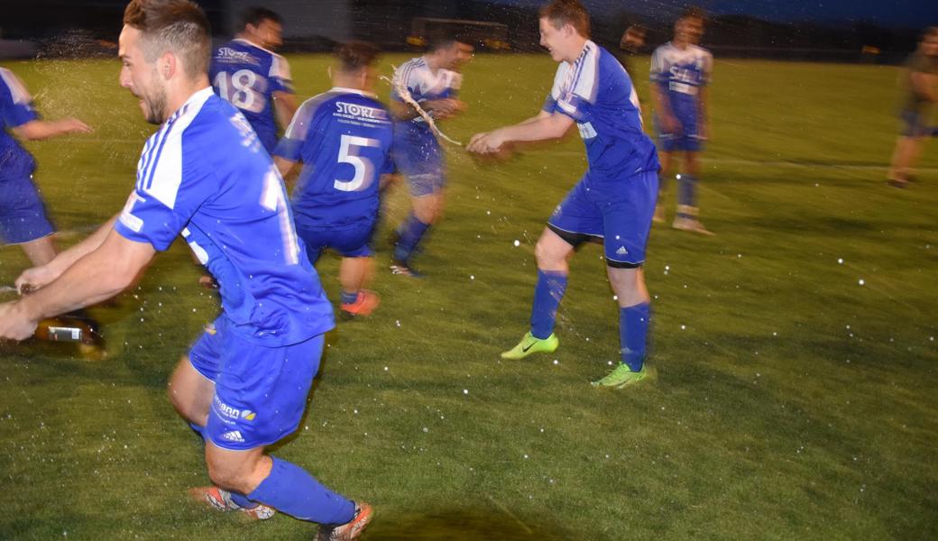 Vor neun Wochen feierten die Spieler des FC Widnau II den Aufstieg. Am Sonntag treffen sie in der 3.Liga auf Absteiger Rebstein.  


