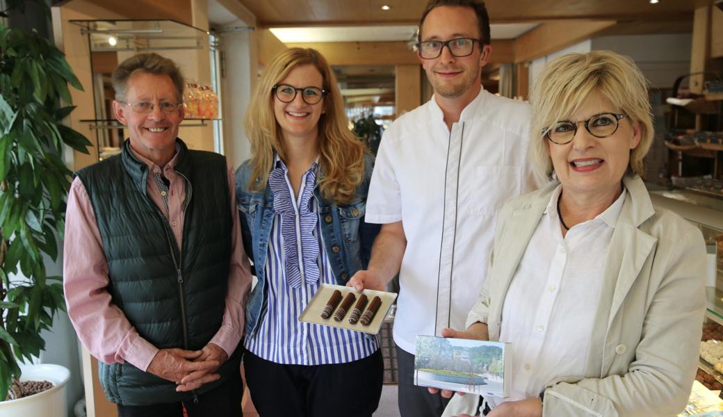 Felix Halter, Katja Hutter, Patrick Huber und Christa Köppel (v. l.) stellen die Schoggi-Kreation vor. 