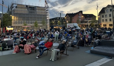 Wenn der Dorfplatz zum Kinosaal wird