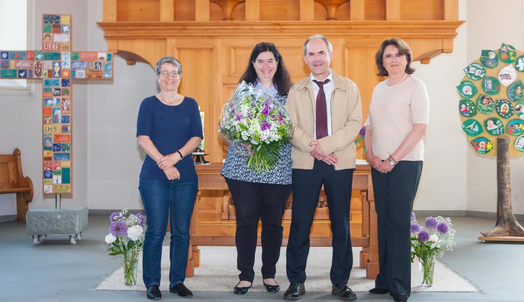 Das Ehepaar Karin und David Last, flankiert von Sandra Kling (Präsidentin ab 1. Juni) und Melanie Tobler Dudler (Präsidentin Kirchgemeinde und Pfarrwahlkommision)