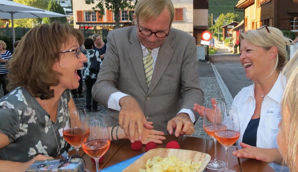 Verblüffungskünstler Erwin Baumann brachte alle zum Lachen