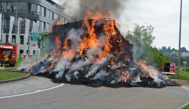 Vollbrand nach Fahrt über den Stoss