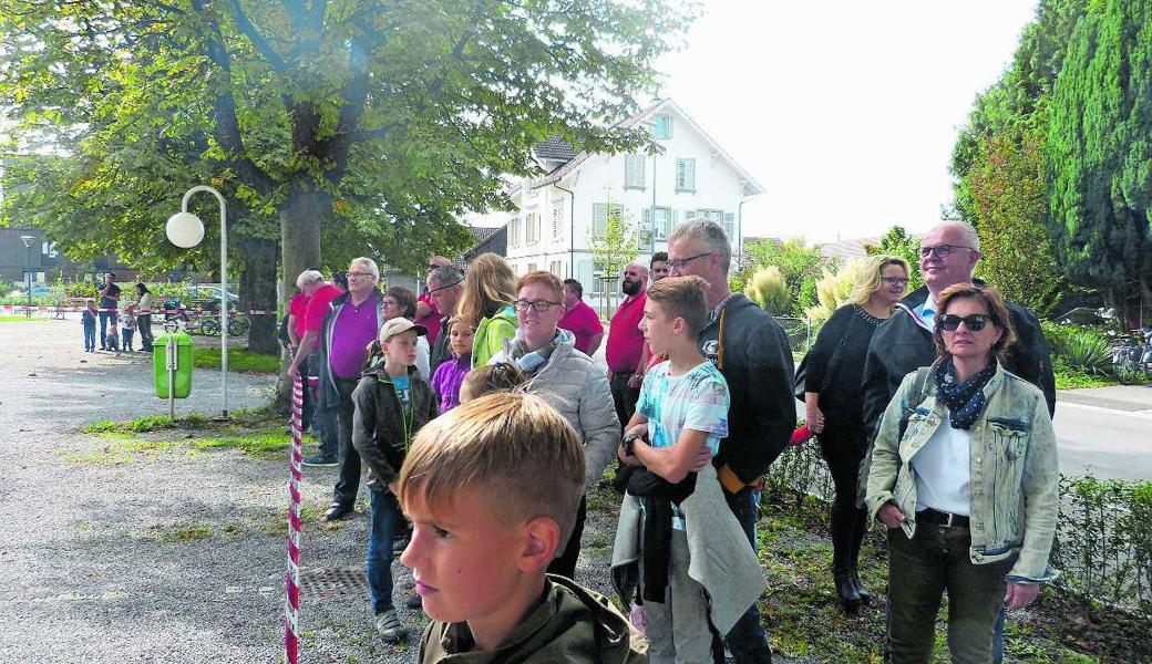 Zahlreiche Zuschauer verfolgten die Übung.