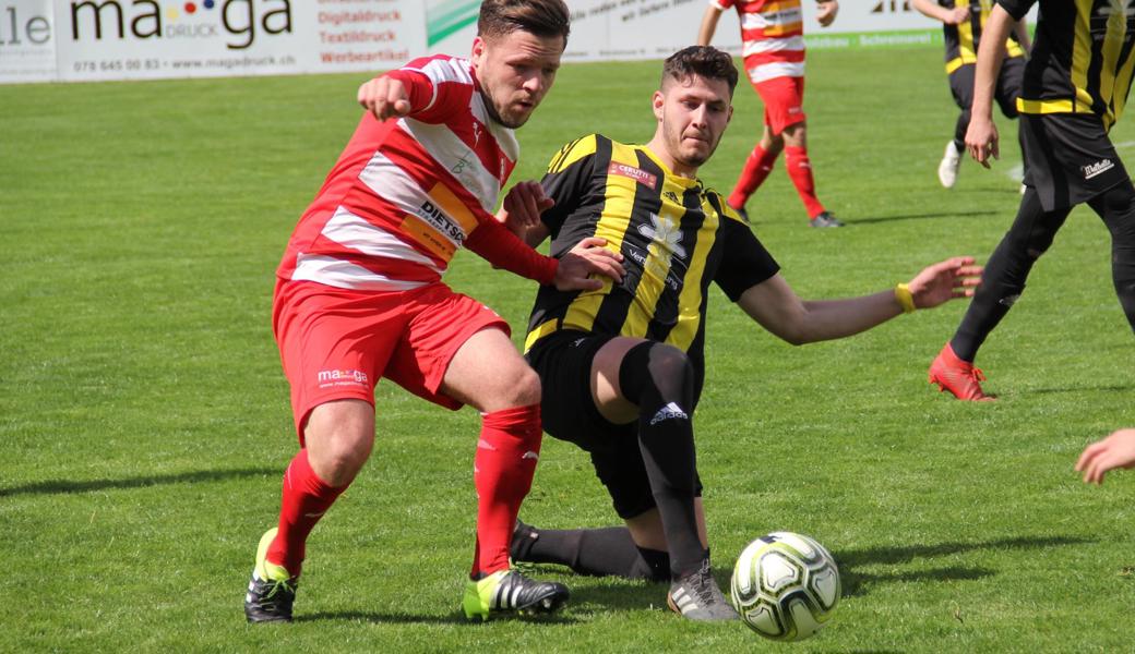 Fabian Wüst (links) war an beiden Montlinger Toren beteiligt.