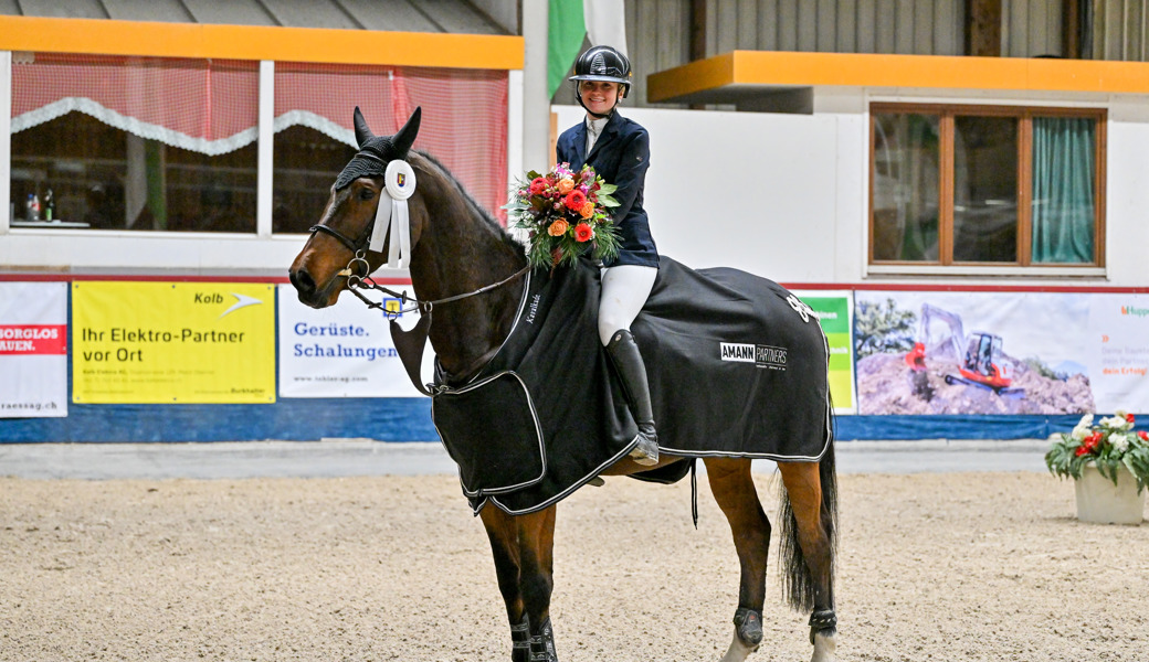 16-jährige Elodie Hanselmann gewinnt Hauptprüfung – Natalie Benz siegt in zwei Prüfungen