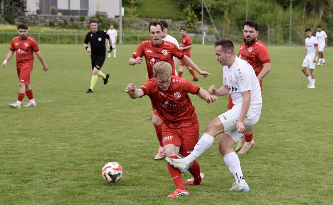 Staad dreht das Derby und nähert sich der Tabellenspitze