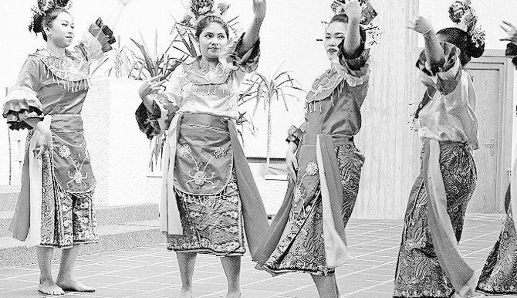 Die indonesische Gruppe beim Tanz.  Bild: pd