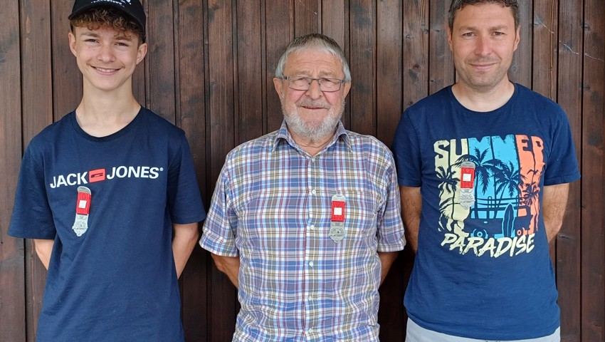 Die Familie Heierli hat mit drei Generationen am Feldschiessen teilgenommen. Von links: Pascal (Jahrgang 2009, 56 Punkte), Hans (1950, 65) und René Heierli (1980, 68).