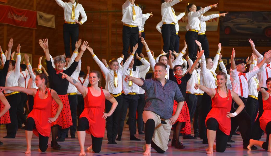Eine Zürcher Formation zeigte: Suisse Tradition - Move & Dance"
