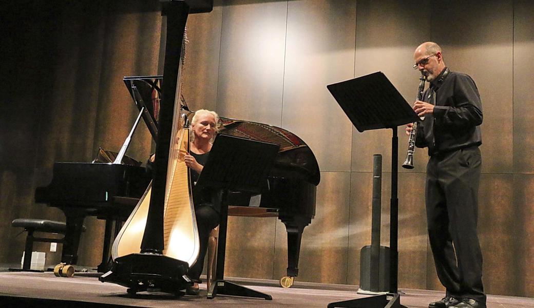 Ulrike Neubacher, Harfe, und Peter Engl, Klarinette, im musikalischen Zwiegespräch.