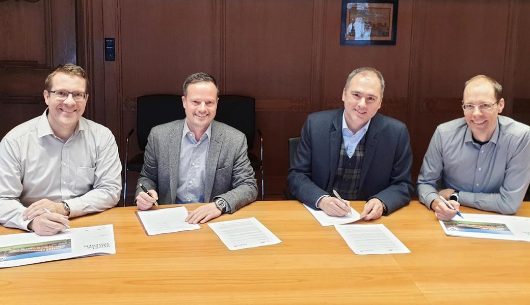 Die Gemeinderäte von Au und Berneck haben die Investitionsvereinbarung unterschrieben.