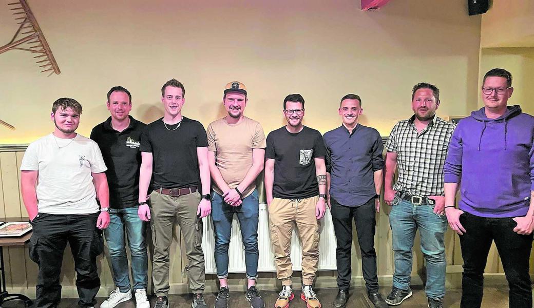 Von links: Gian Breitenmoser (Neumitglied), Dölf Steiger (ehemaliger Präsident), Armin Zimmermann (neuer Bastelchef), Joel Zäch (neuer Kassier), Sandro Seitz (ehemaliger Bastelchef), Tobias Dörig (neuer Präsident), Thomas Breitenmoser und Enrico Lehmann (Ehrenmitglieder).