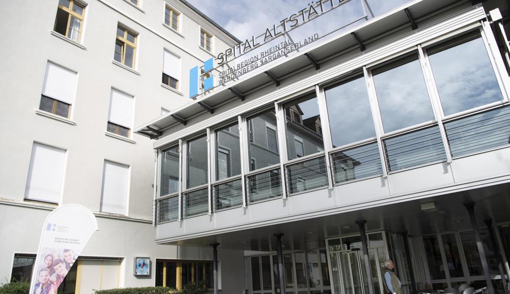 Rund 100 Rhenusana-Kundinnen und -Kunden nutzten bis anhin jährlich die Angebote der Halbprivat- und Privatabteilung der Spitalregion Rheintal Werdenberg Sarganserland, darunter auch im Spital Altstätten.