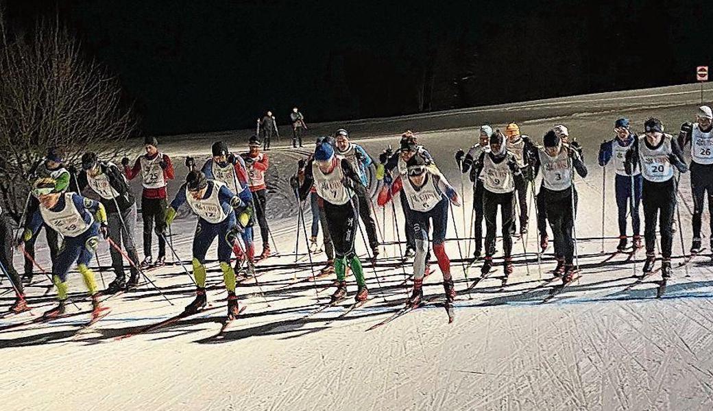 28 Läuferinnen und Läufer starteten um 19.30 Uhr bei kühler Temperatur, aber schneller Loipe. 