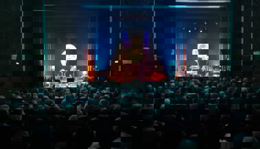 Die Peter Heule Stiftung lud zur Welttournee im Madlen ein