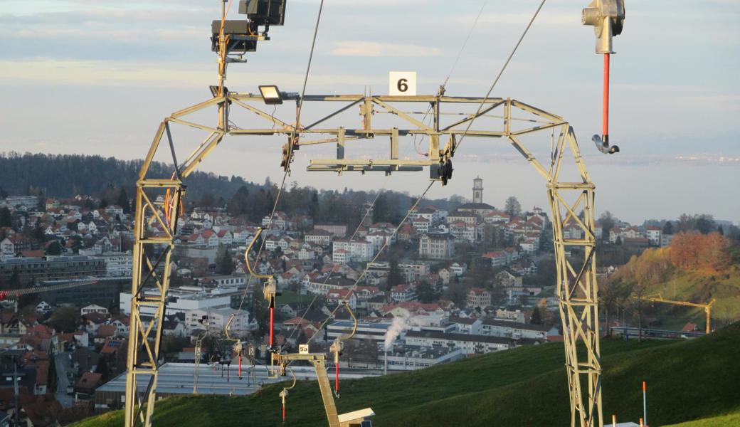 Der von Heiden auf den Bischofsberg führende Skilift ist für den Winter gerüstet.