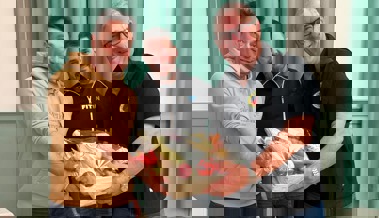 Markus Keel wird vom Fischerverein zum Ehrenfischer ernannt